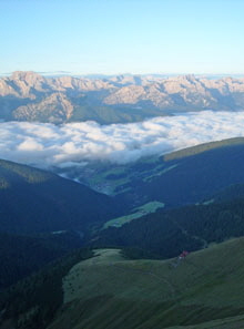 Talblick mit Bonnerhtte und Pragser Dolomiten